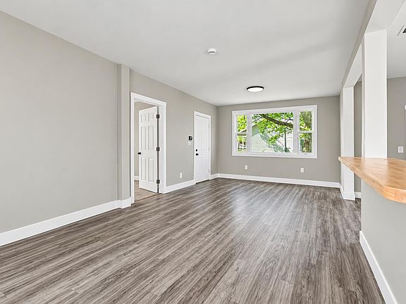 3rd image of 2184 Mann St