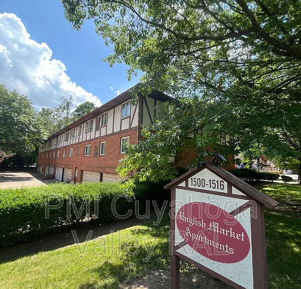 1516 W Market St — Photo 1