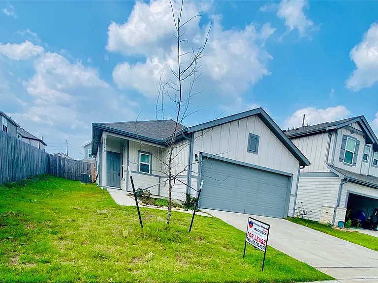 11750 Armadale Dr — Photo 2