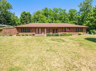 10833 McGregor Rd, Pinckney, MI 48169