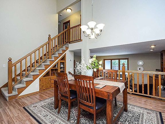 5th image of 5591 Royal Oaks Dr