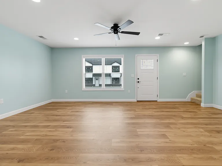250 Meadow Dr #1 — Photo 9