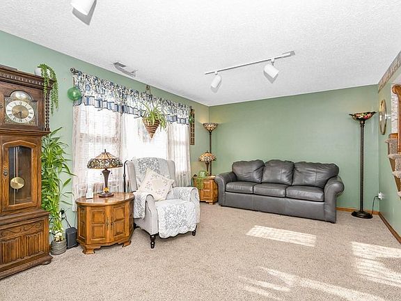 4th image of 14 Boylston Ln #14