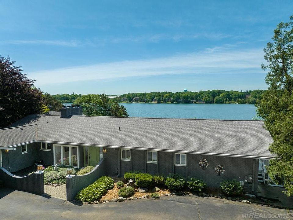 6789 Deerhill Dr, Clarkston, MI 48346 Zillow