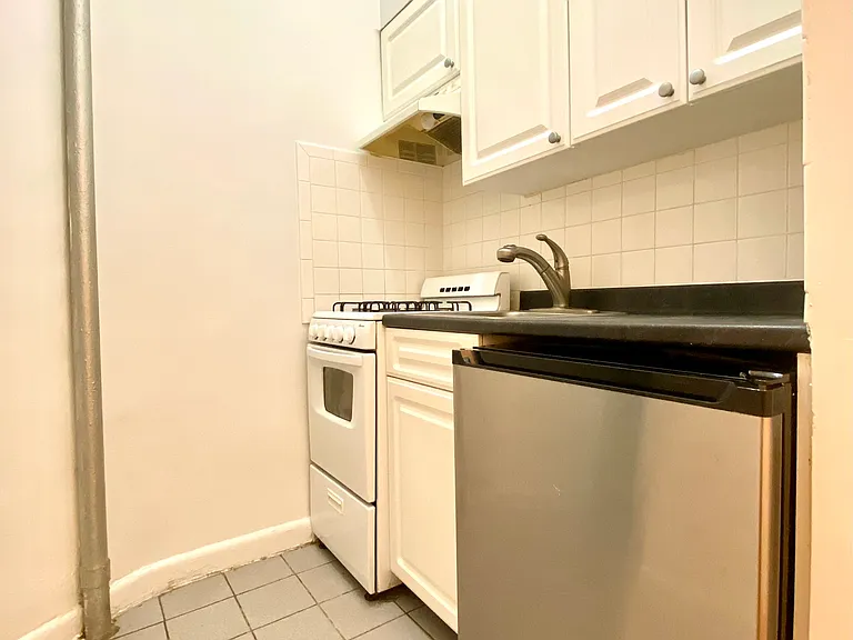 408 E 83rd St #1-B — Photo 7