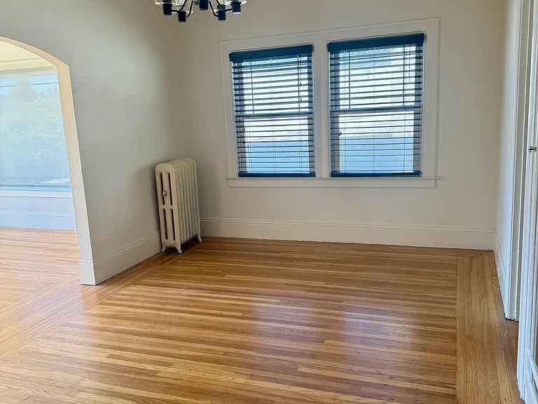 2220 Lakeshore Ave #5 — Photo 3