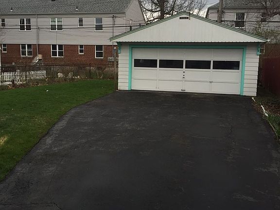 2nd image of 135 Kimberly Ave