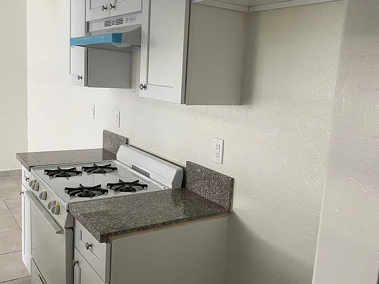 15527 Parthenia St #2 — Photo 3