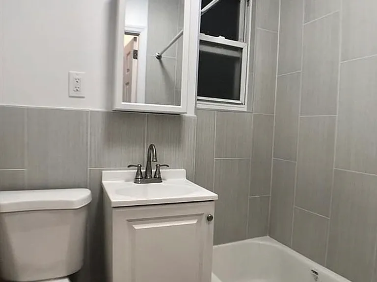 4720 45th St #2R — Photo 6