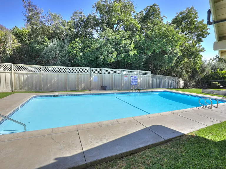 2063 Village Ln — Photo 18