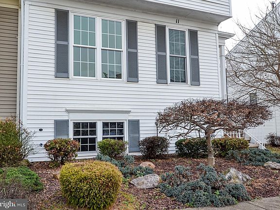 4th image of 11 Creek Ln