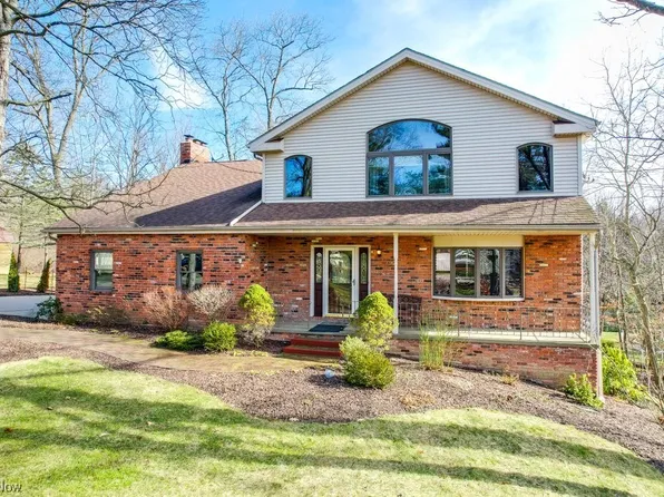 7033 S Boyden Rd, Sagamore Hills, OH 44067