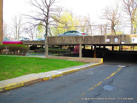 4th image of 275 Prospect St APT 14D