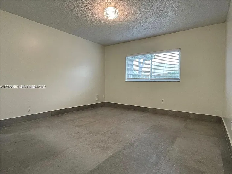 3660 N 56th Ave #609 — Photo 8