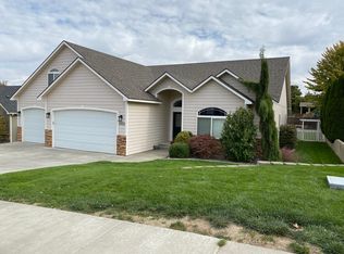 1054 Sirron Ave, Richland, WA