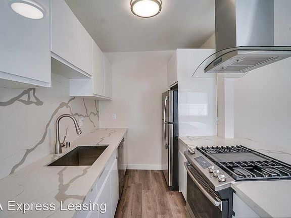 5th image of 715 Marlborough Ave APT 9