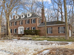 2S964 Shagbark Dr, Batavia, IL 60510