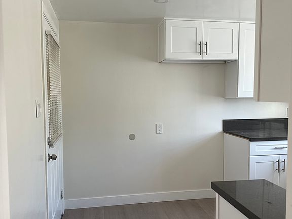 3rd image of 470 W 35th St