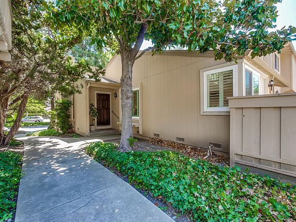 3rd image of 1076 Norfolk Dr