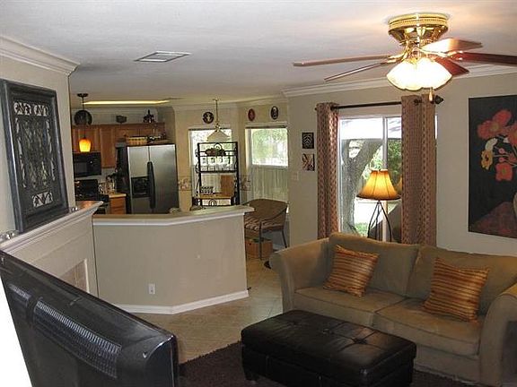 3rd image of 1106 Sugarberry Dr