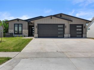 1360 NW Alderleaf Dr, Waukee, IA 50263