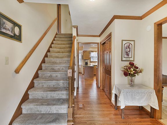 4th image of 554 Brightstone Dr
