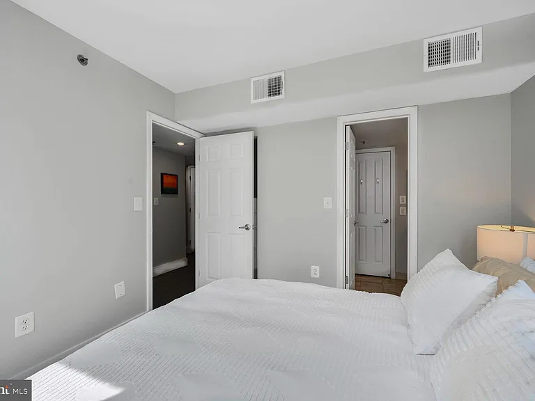 601 Pennsylvania Ave NW #610 — Photo 12