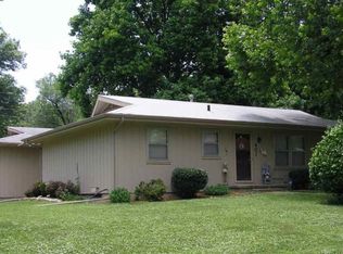 401 E 15th Pl, Lawrence, KS 66044