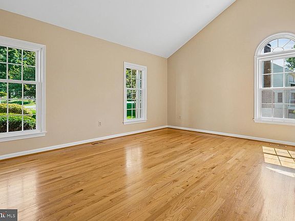 5th image of 12851 Valleywood Dr