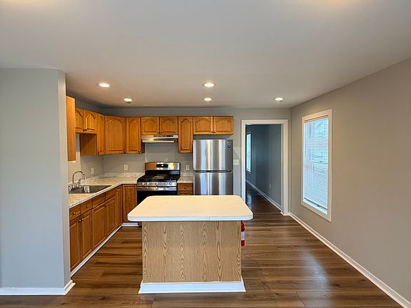 2nd image of 425 Huntington St #1
