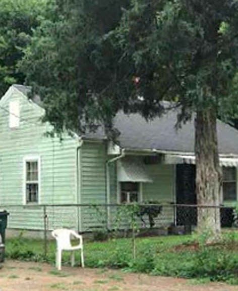 2nd image of 730 Carpenter St