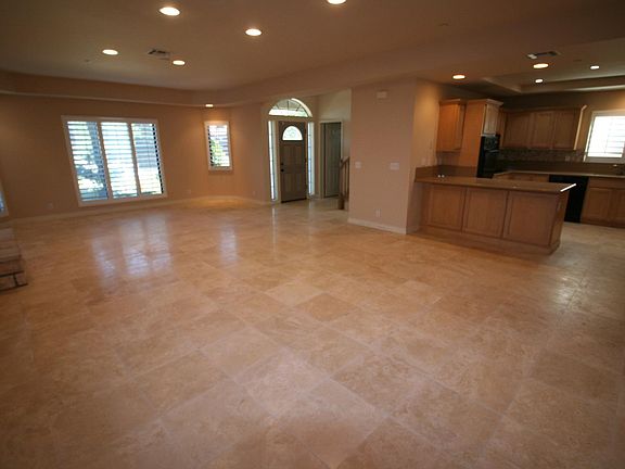 Living Room/Dining Area