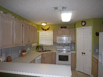 5th image of 3703 Danbury Dr