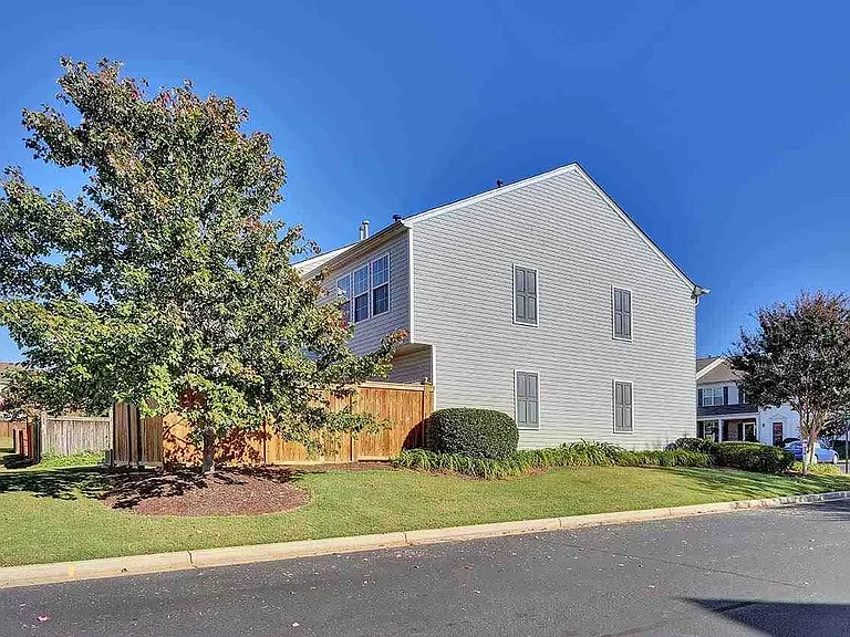 201 Braelock Dr — Photo 3