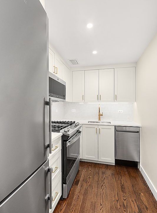 1st image of 43 W 61st St APT 11C