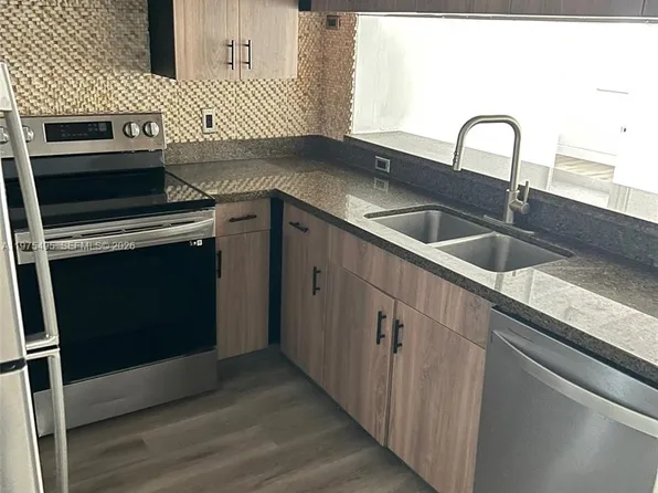 440 S Park Rd #4202, Hollywood, FL 33021