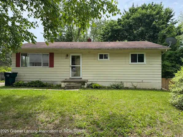 3425 Cooley Dr, Lansing, MI 48911