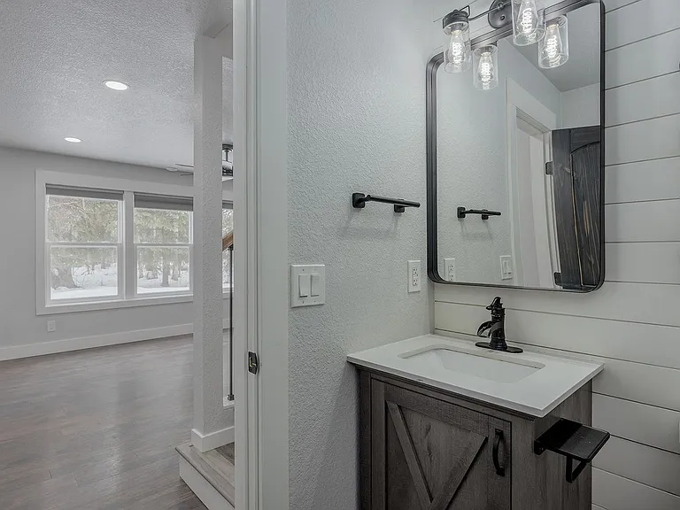1157 Acorn Cir — Photo 16