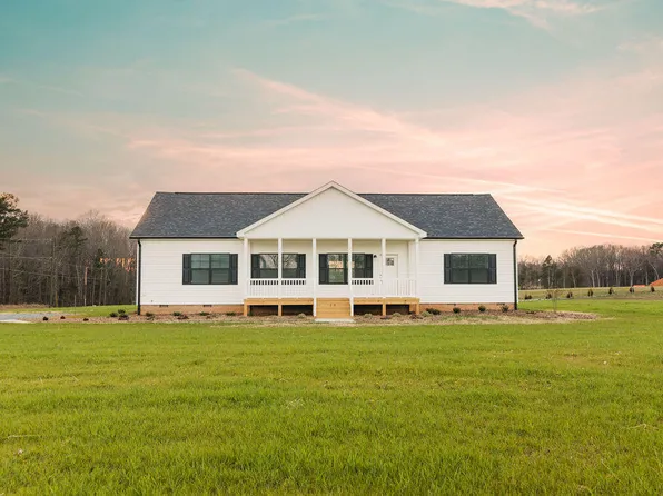 29 Hinshaw Shop Rd, Liberty, NC 27298