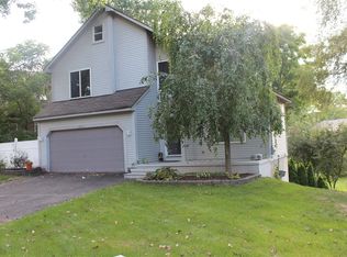 3611 Lotus Dr, Waterford, MI 48329