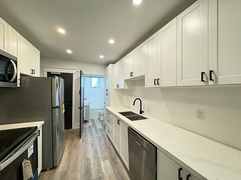 931 Main St E #4 — Photo 5