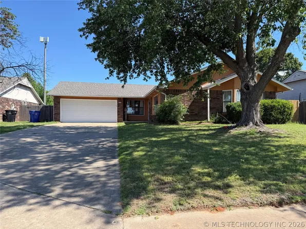 1312 W Gulfport Pl, Broken Arrow, OK 74011
