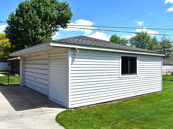 4th image of 25226 Roan Ave