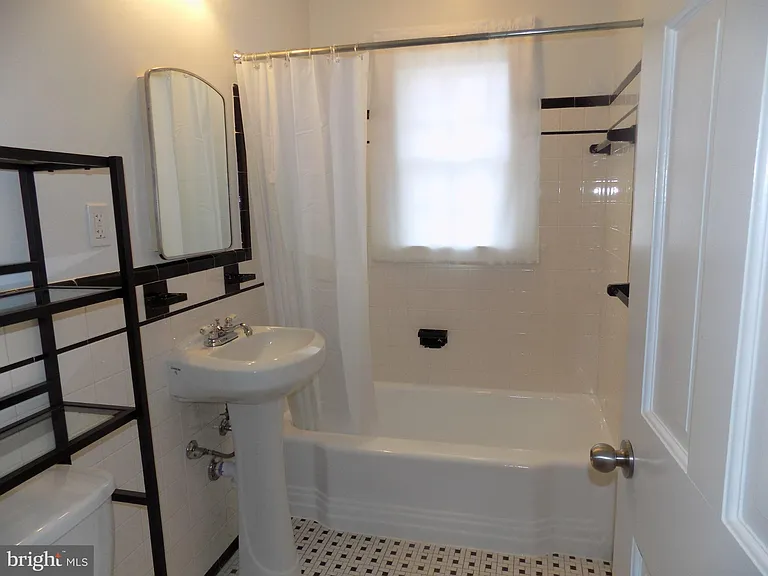 138 S Abingdon St — Photo 20