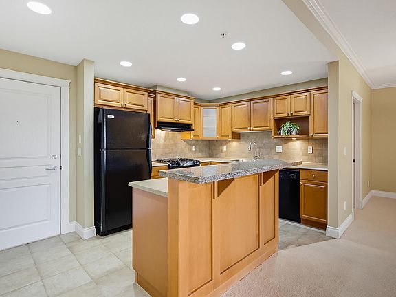 3rd image of 15357 17a Ave #202