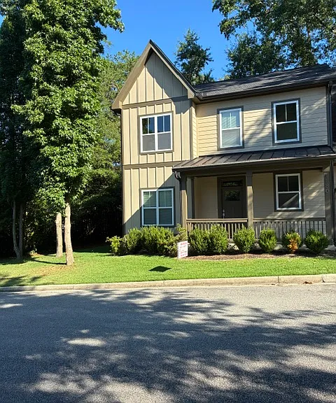 1180 Riverside Ter — Photo 1