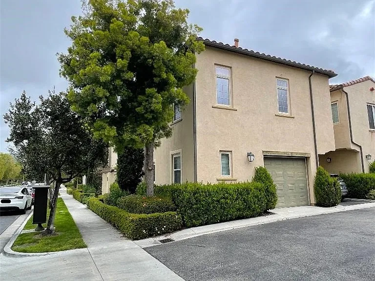 54 Scarlet Bloom — Photo 2