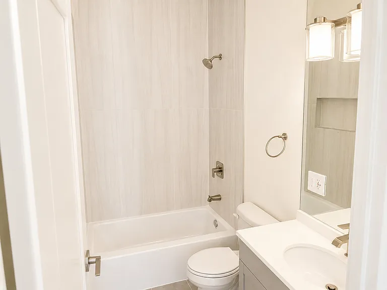 4543 S Saint Lawrence Ave #2F — Photo 8