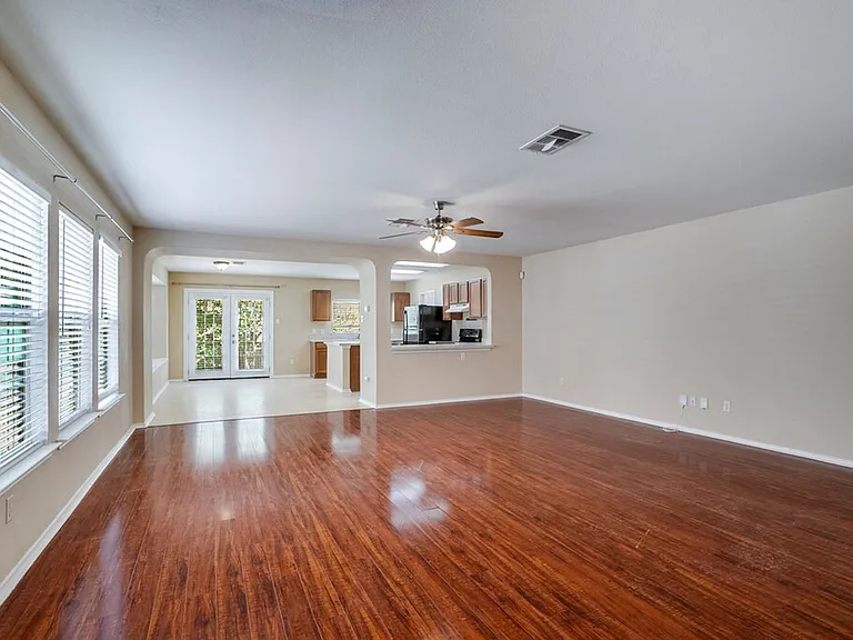 2101 Deer Creek Trl — Photo 3