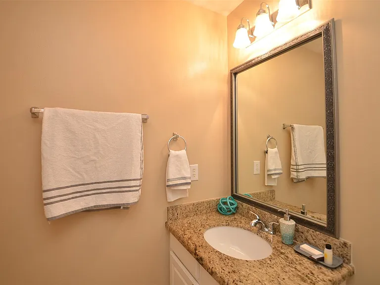 2911 Meadowglen Cv — Photo 33